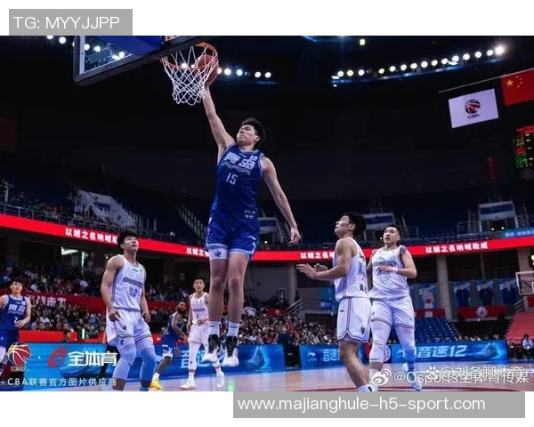 杨瀚森三分投篮瞬间引发全场屏息期待最终却只换来一声叹息