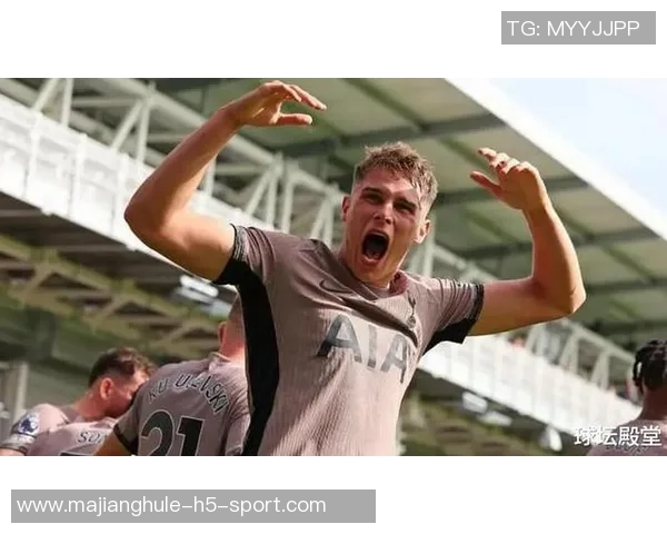 热刺后卫乌多吉在伦敦街头遭经纪人持枪威胁事件引发关注